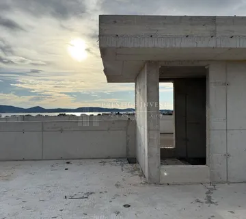 SUKOŠAN NOVOGRADNJA- 3-sobni penthouse s krovnom terasom- S6