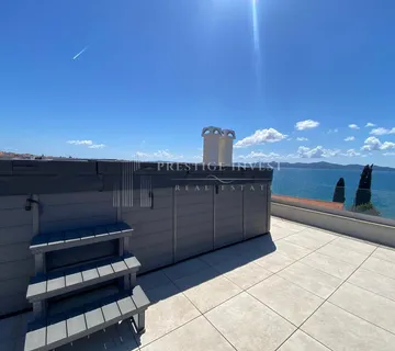 Diklo- Trosoban penthouse s krovnom terasom i pogledom na more - Diklo, Zadar