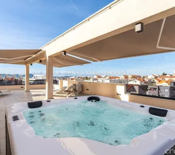 ZADAR-Dvosoban penthouse s krovnom terasom