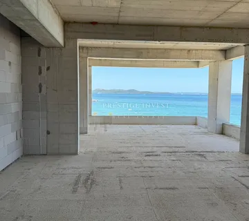 DIKLO- LUKSUZAN stan S2 prvi red uz more - Diklo, Zadar