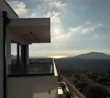 Primošten- Vila s bazenom i panoramskim pogledom