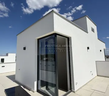 SUKOŠAN- Luksuzan penthouse S5- krovna terasa