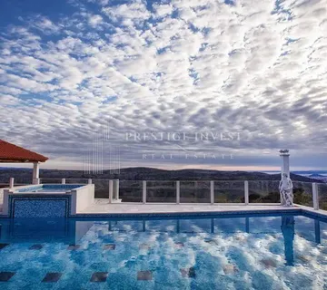 Luksuzna vila s bazenom s panoramskim pogledom na Split - Gornje Sitno, Split