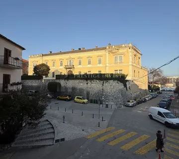POLUOTOK- Četverosoban 82m2 - CENTAR - Zadar