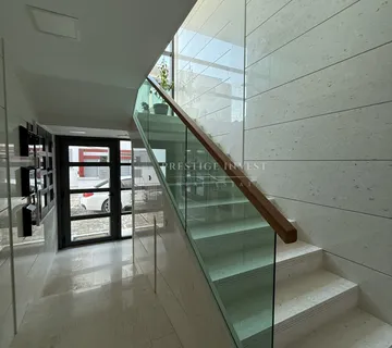 BORIK -Trosoban stan s vrtom - 88,6 m2 - cover