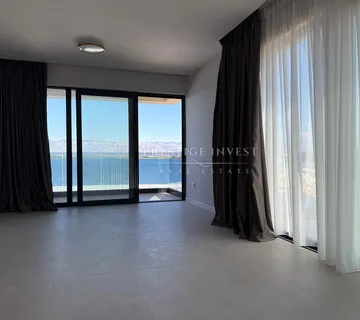 PRIVLAKA- S7- Dvosoban stan prvi red uz more - cover