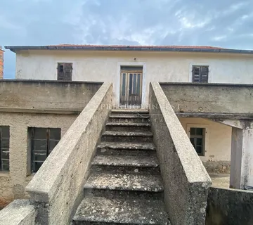 Sukošan- Kamena kuća uz more-renovacija