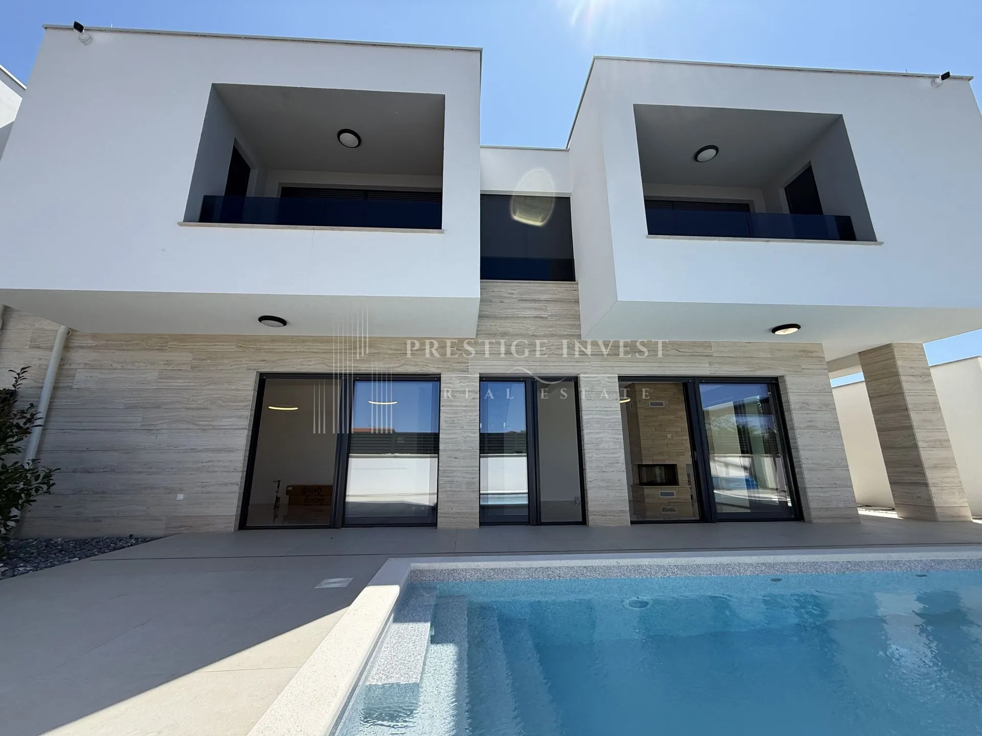 ZATON- Luksuzna vila s bazenom - mirna lokacija - cover