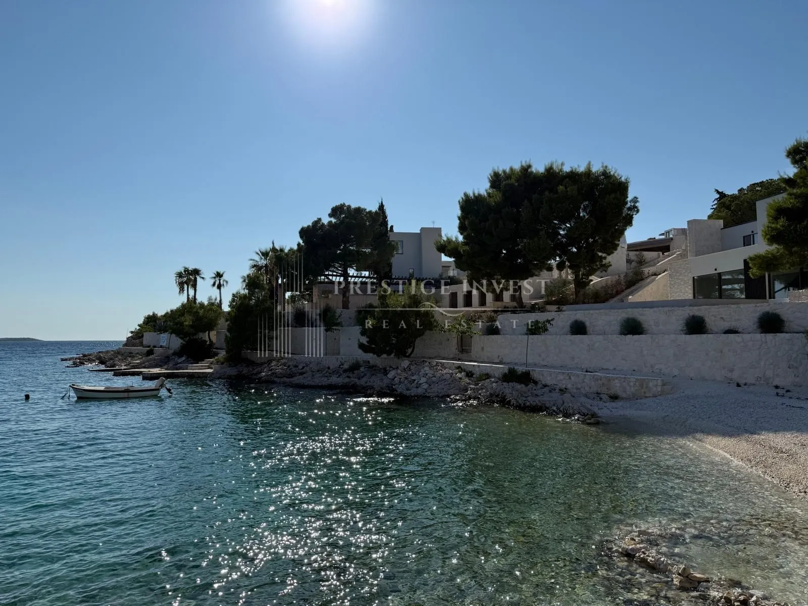 ROGOZNICA - LUksuzna vila prvi red uz more - cover