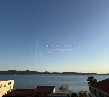 Ekskluzivan PENTHOUSE- drugi red od plaže - cover