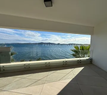  LUKSUZAN PENTHOUSE S GARAŽOM- 1. red uz more - cover