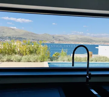 Ekskluzivna vila drugi red od mora s prekrasnim pogledom  - cover