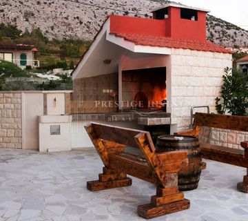 Luksuzna vila s bazenom s panoramskim pogledom na Split - cover