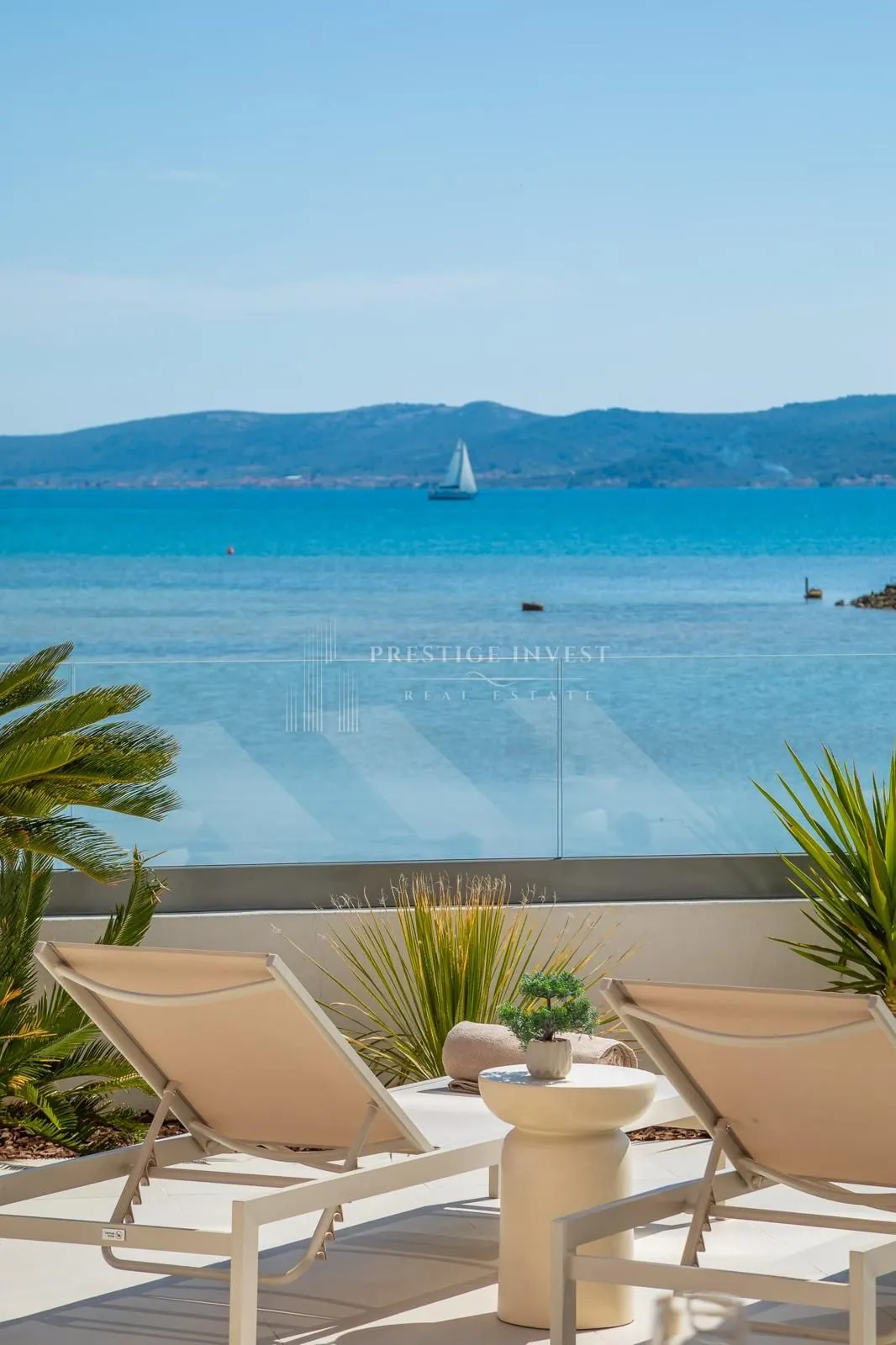 SUKOŠAN- Luksuzna vila prvi red uz more - cover