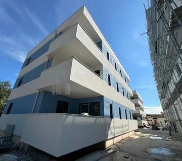 PAKOŠTANE-novogradnja-trosoban stan 70 m od mora - cover