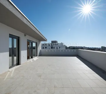 ZADAR- CENTAR- Trosoban penthouse s garažom - cover