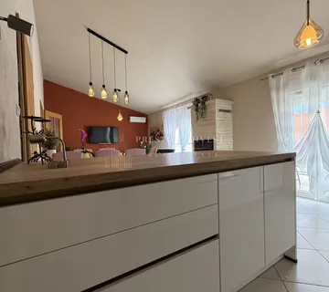 Trosoban stan za dugoročni najam- od 01.09. - cover