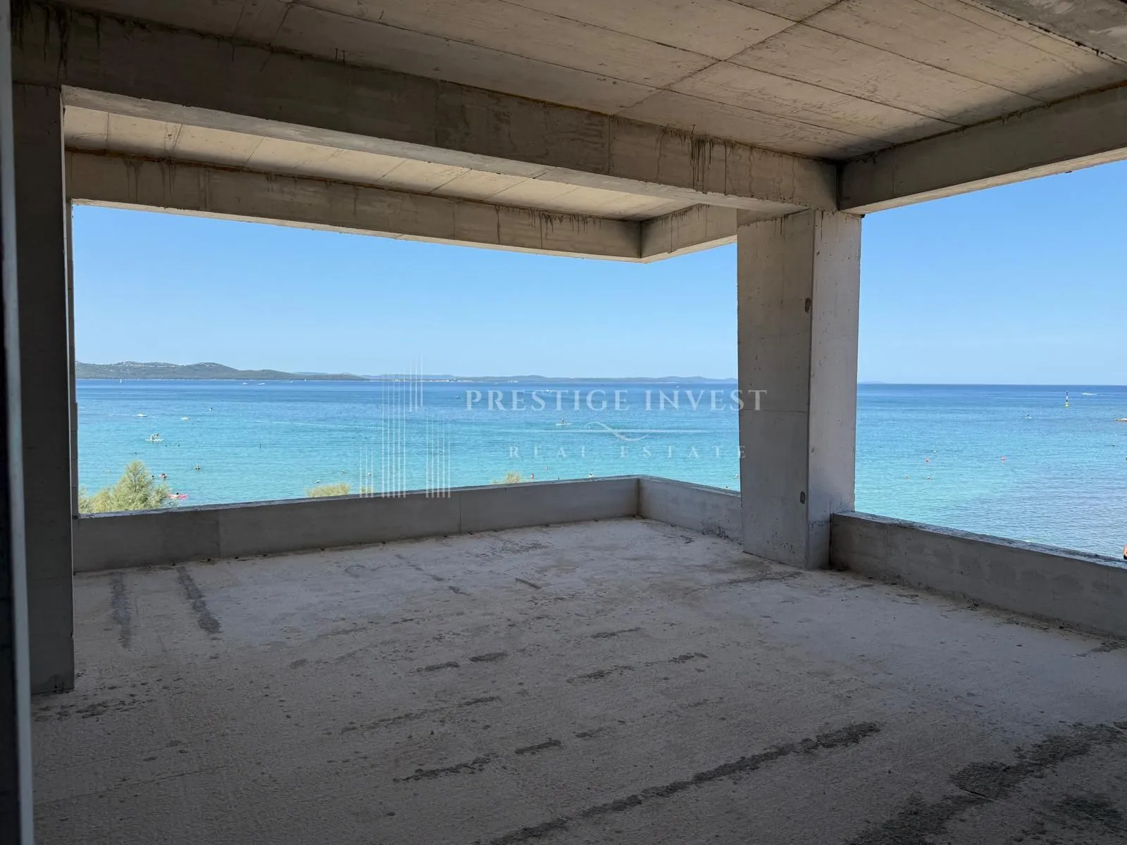 Luksuzan stan S4- PRVI RED UZ MORE - cover