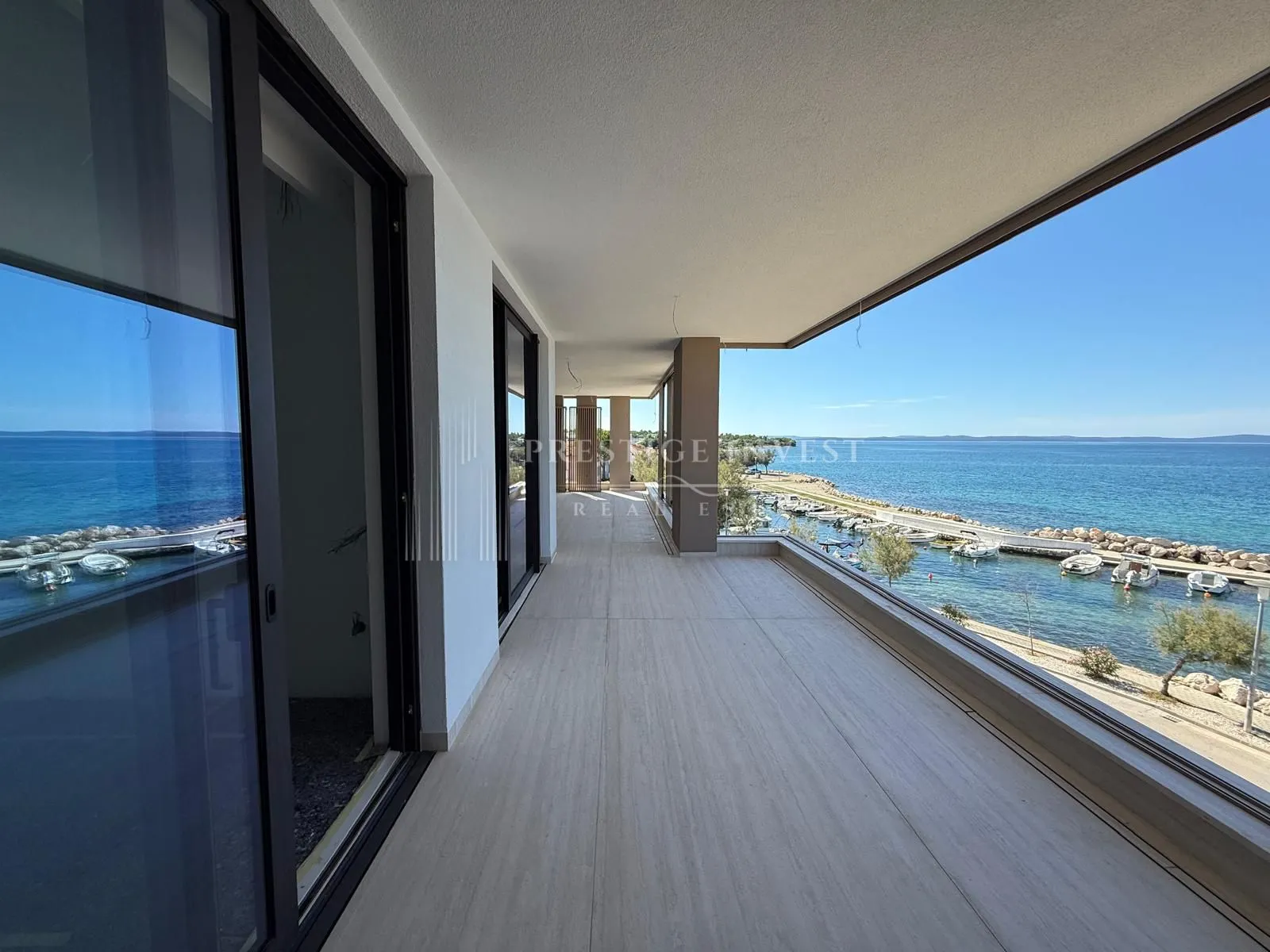 Zaton- Dvosoban stan S2- Prvi red uz more - cover