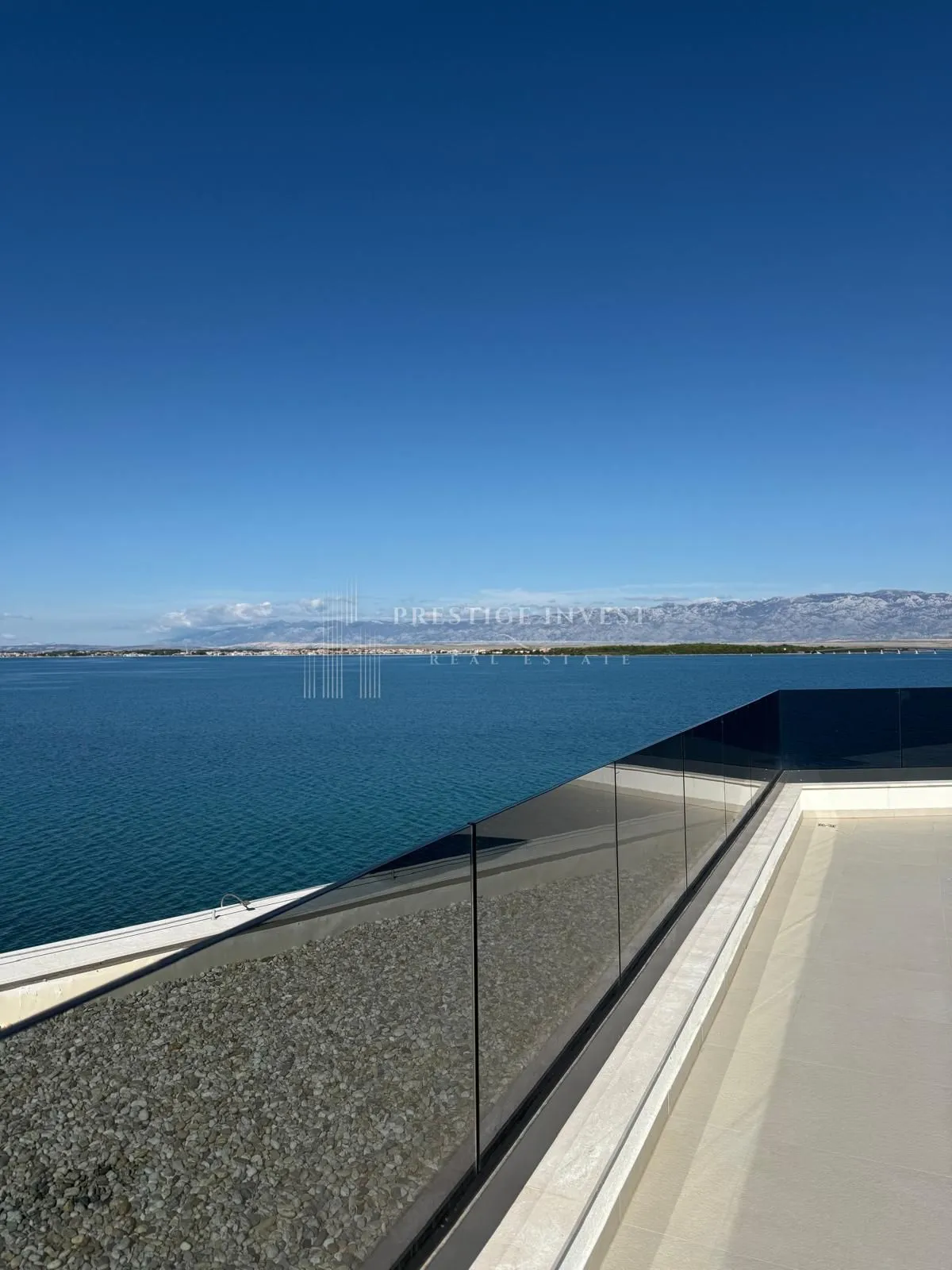 PRIVLAKA- S4- Dvosoban stan prvi red uz more s vrtom - cover