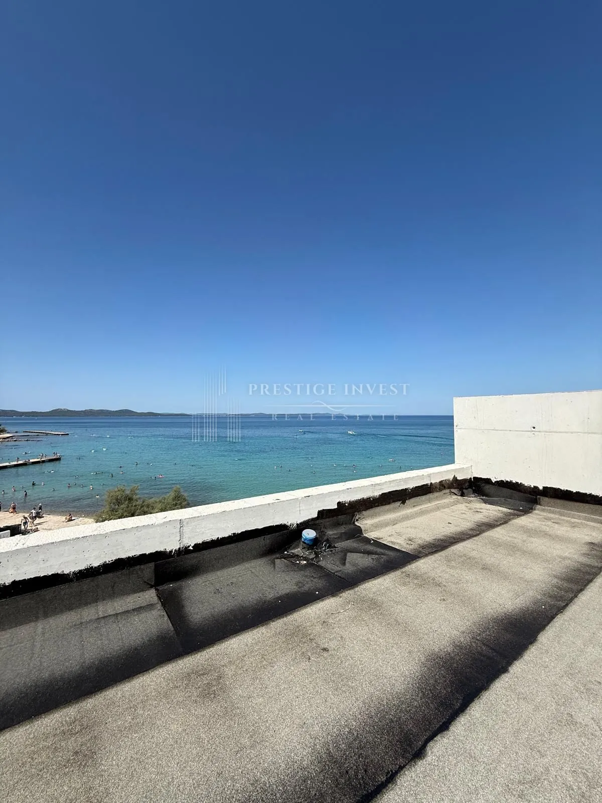 Luksuzan penthouse prvi red uz more i krovna terasa - cover