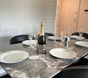 Diklo- 4soban stan s pogledom na more i krovnom terasom - cover