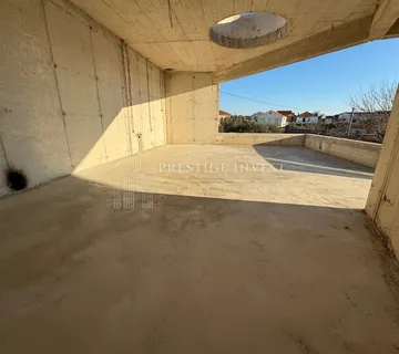 SUKOŠAN- Trosoban stan 1.red uz more- centar - cover