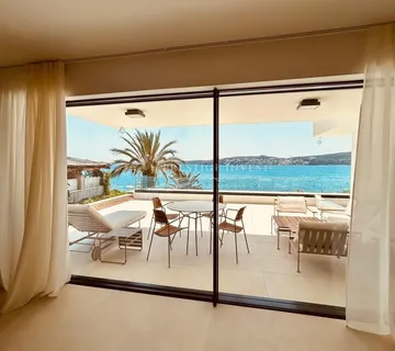 Luksuzni apartman Anne – prvi red do mora - Trogir - Seget Donji, Seget
