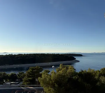 PRIMOŠTEN- penthouse s panoramskim pogledom na more