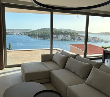 ROGOZNICA-CENTAR- Pogled na more- bazen - cover