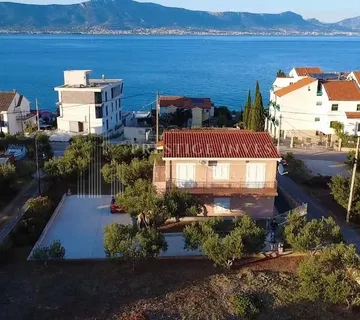 Kuća, Slatine, drugi red od mora - cover