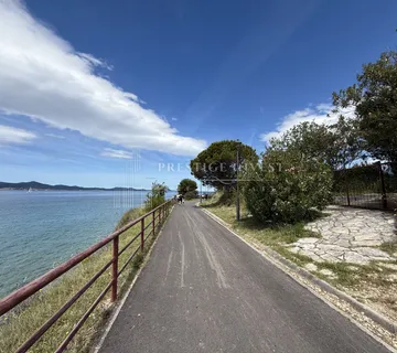 PRILIKA- PRVI RED UZ MORE- Kuća 480m2 - Zadar