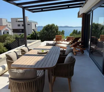 Peterosoban stan s bazenom- GARAŽA- POGLED NA MORE - Kožino, Zadar