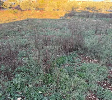 Građevinsko zemljište- 811m2 -200m od mora - cover
