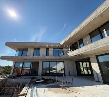 Luksuzna vila- 5 soba, galerija, LIFT, bazen- 35m od plaže - Rogoznica