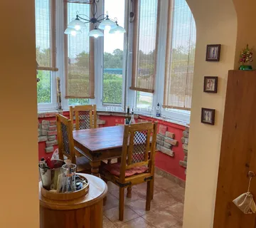 PETRČANE-dvoetažni stan sa vrtom - cover