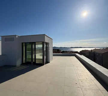 BORIK- Trosoban stan S3 1.kat -GARAŽA i POGLED NA MORE - Zadar