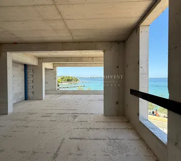 DIKLO- Luksuzan stan s bazenom- PRVI RED UZ MORE - Diklo, Zadar