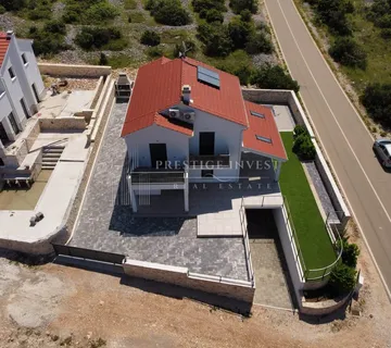 PRIMOŠTEN-Kuća s bazenom i pogledom na more