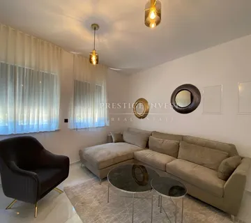 Dvosoban stan u Zadru sa podzemnom garažom - prvi red do mora - Diklo, Zadar