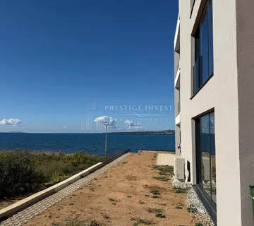 PRIVLAKA- S3- Jednosoban stan prvi red uz more - cover