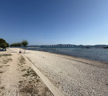 PRVI RED UZ MORE- Luksuzan stan uz plažu - 3s - cover