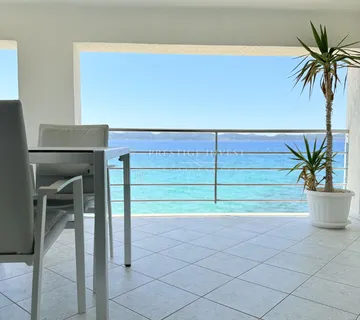 PRVI RED UZ MORE- Kuća s dvije stambene jedinice - cover