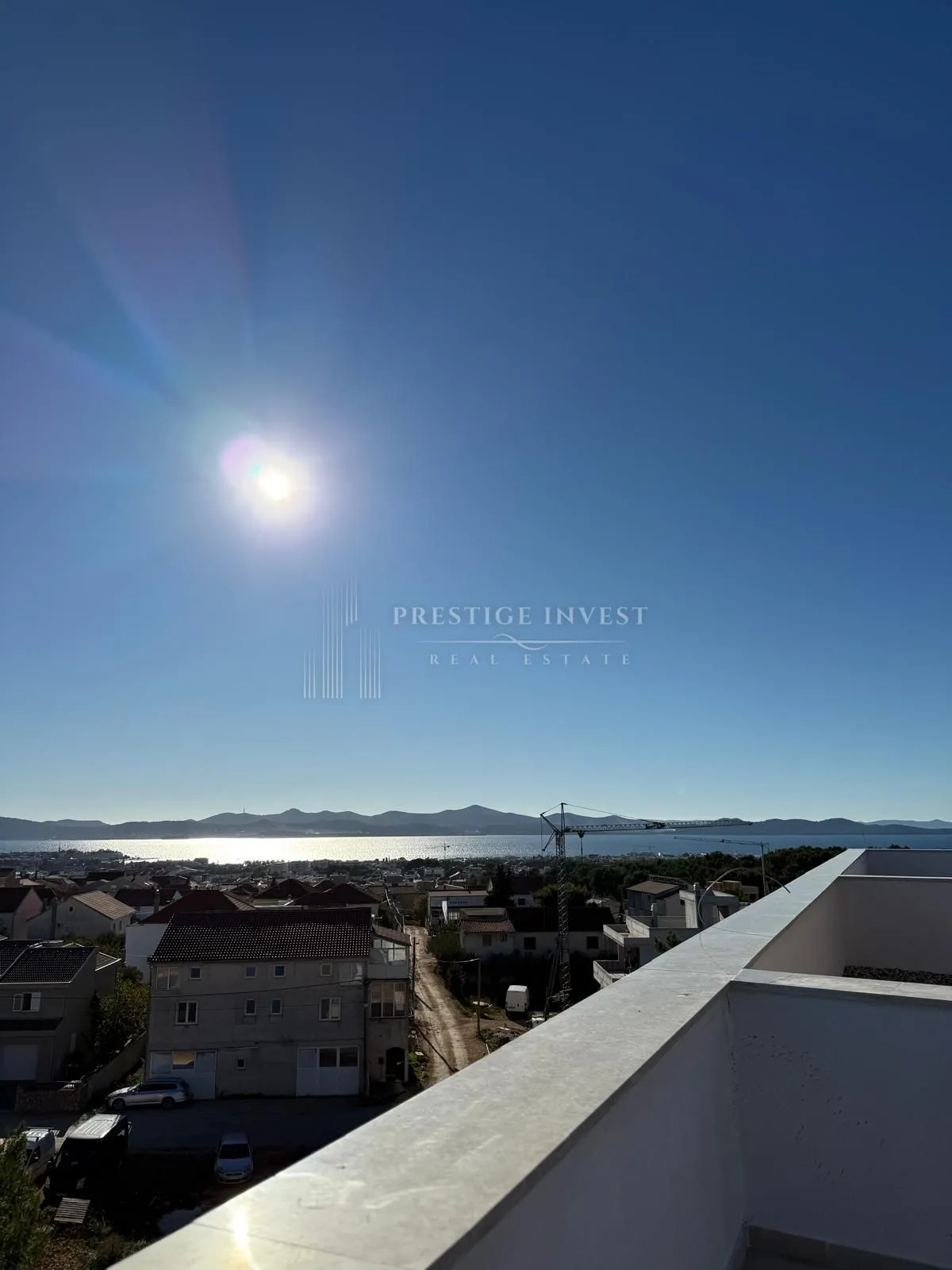 VIDIKOVAC - 2-soban stan s krovnom terasom- POGLED NA MORE - cover