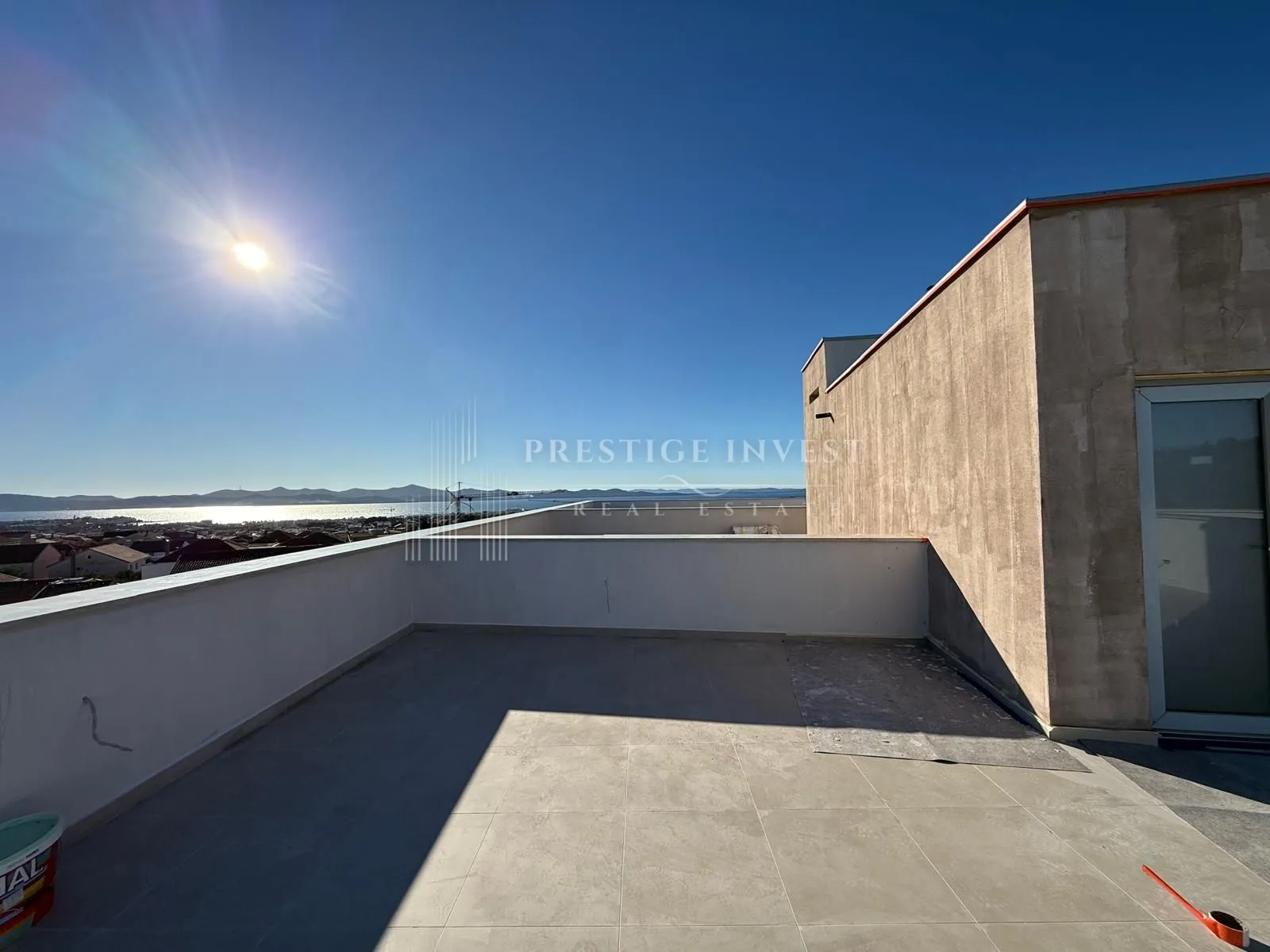 VIDIKOVAC - 2-soban stan s krovnom terasom- GARAŽA- S16 - cover