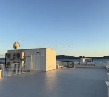SUKOŠAN- Luksuzan penthouse s pogledom na more - cover