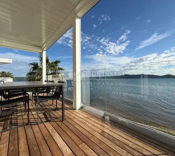 SUKOŠAN - PENTHOUSE- Prvi red uz more  - cover