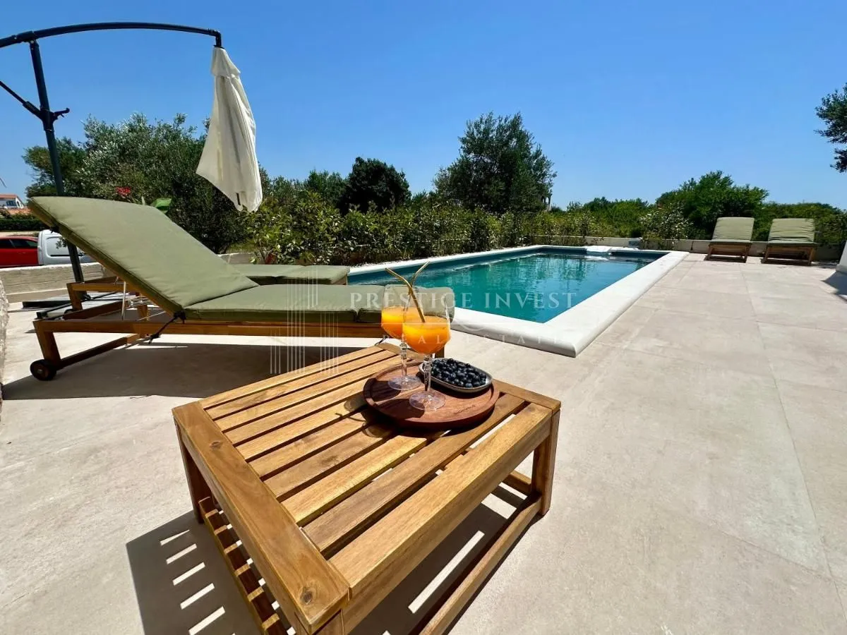 SUKOŠAN- Vila s bazenom u centru Sukošana  - cover