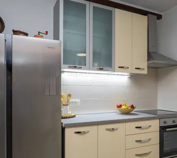 Kamena kuća s okućnicom 800m2 i pogledom na more - cover