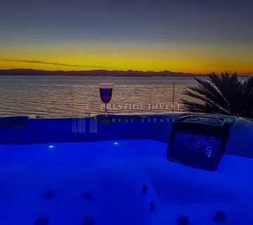 BIBINJE- Penthouse PRVI RED UZ PLAŽU - cover